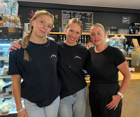 MERCH CAFÉ DES CANTONS | T-SHIRT UNISEX 100% COTON | 3 GRANDEURS