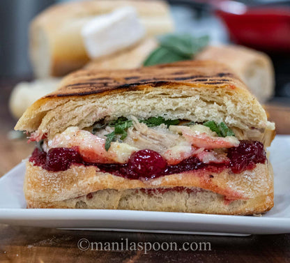 SANDWICH RÔTI DE DINDE FUMÉE +BRIE +CHUTNEY CANNEBERGES
