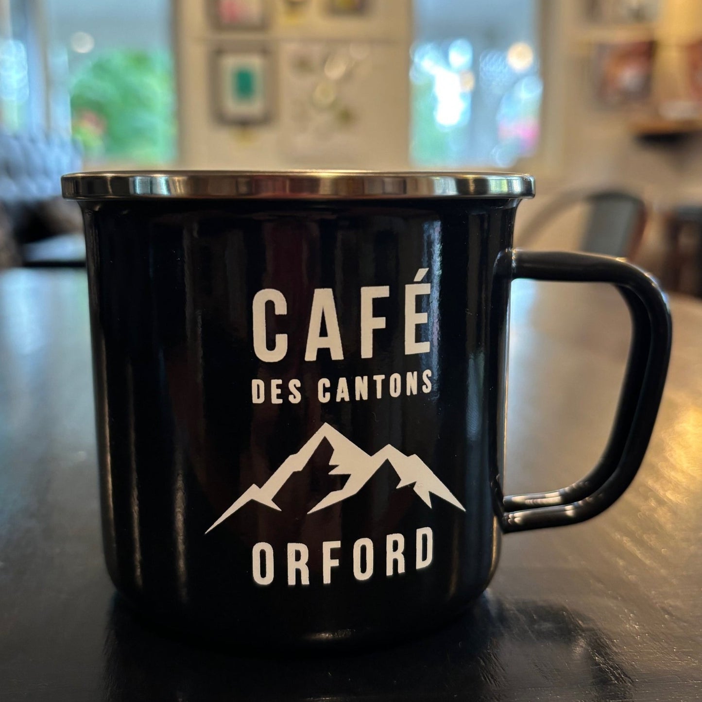 MERCH CAFÉ DES CANTONS | TASSE EN ÉMAIL "FEU DE CAMP" 385 ML