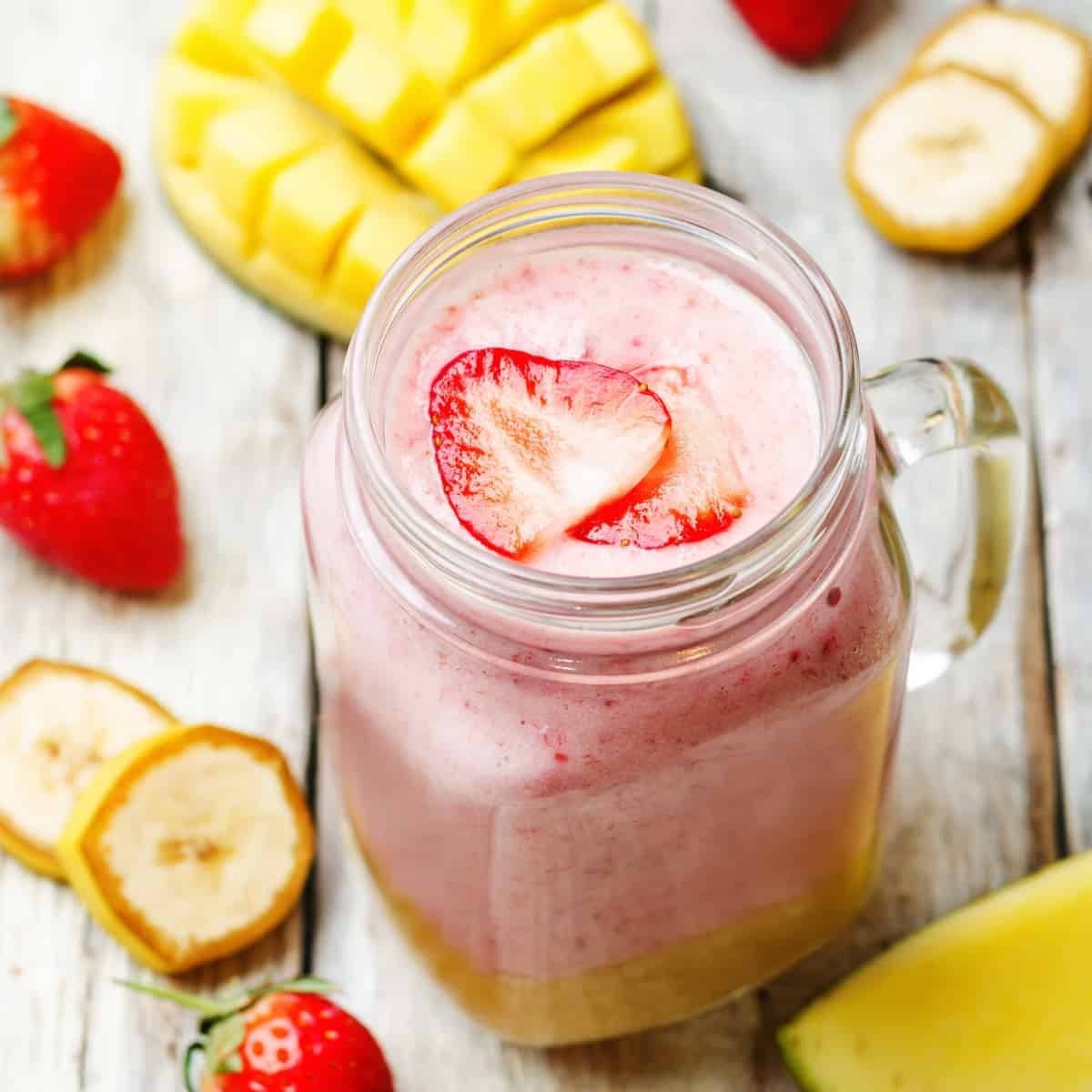STRAWBERRY + BANANA + MANGO SMOOTHIE | VEGAN