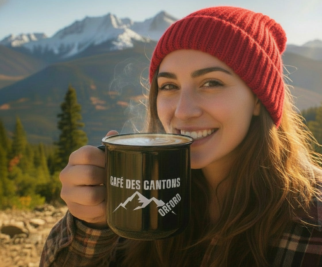 MERCH CAFÉ DES CANTONS | TASSE EN CÉRAMIQUE "FEU DE CAMP" 444 ML