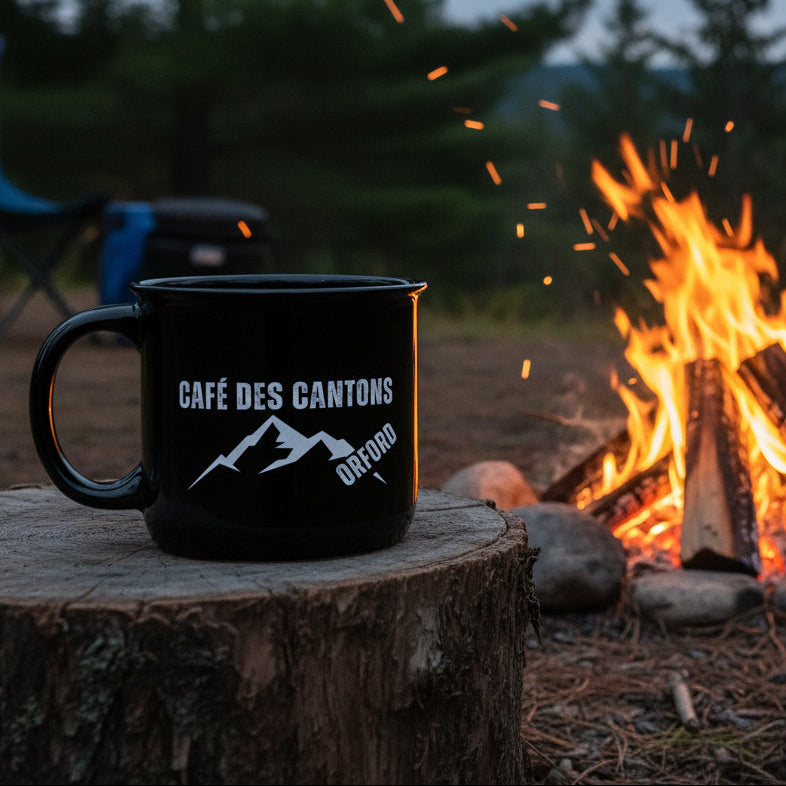MERCH CAFÉ DES CANTONS | TASSE EN CÉRAMIQUE "FEU DE CAMP" 444 ML