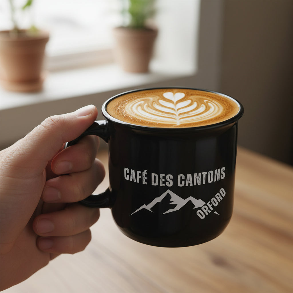 MERCH CAFÉ DES CANTONS | TASSE EN CÉRAMIQUE "FEU DE CAMP" 444 ML