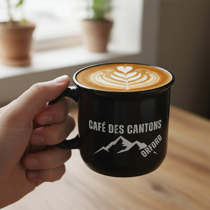 MERCH CAFÉ DES CANTONS | TASSE EN CÉRAMIQUE "FEU DE CAMP" 444 ML